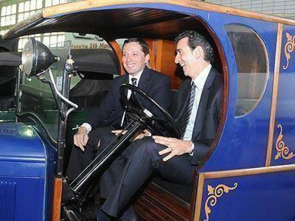 Randazzo entreg� un subsidio para obras en el Santamarina