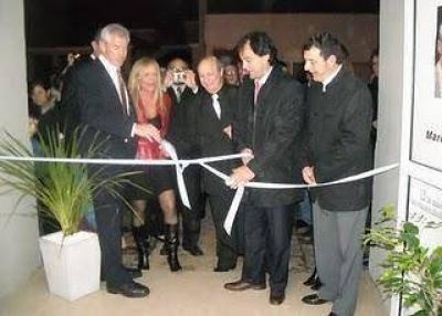 Teatro La Cueva inaugur� su casa propia a toda m�sica