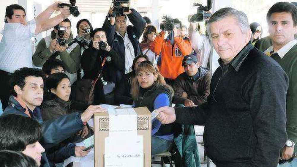 Los radicales K ganaron, c�modos, 25 intendencias en Santiago