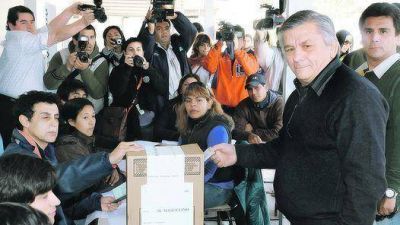 Los radicales K ganaron, c�modos, 25 intendencias en Santiago