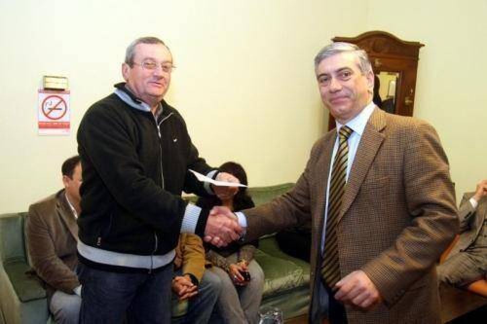 SAN VICENTE Productores tamberos del Sur del Gran Buenos Aires recibieron subsidios por 7 mil pesos