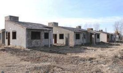 Antes de fin de a�o habr�a soluciones para los barrios Acupo III y Uocra