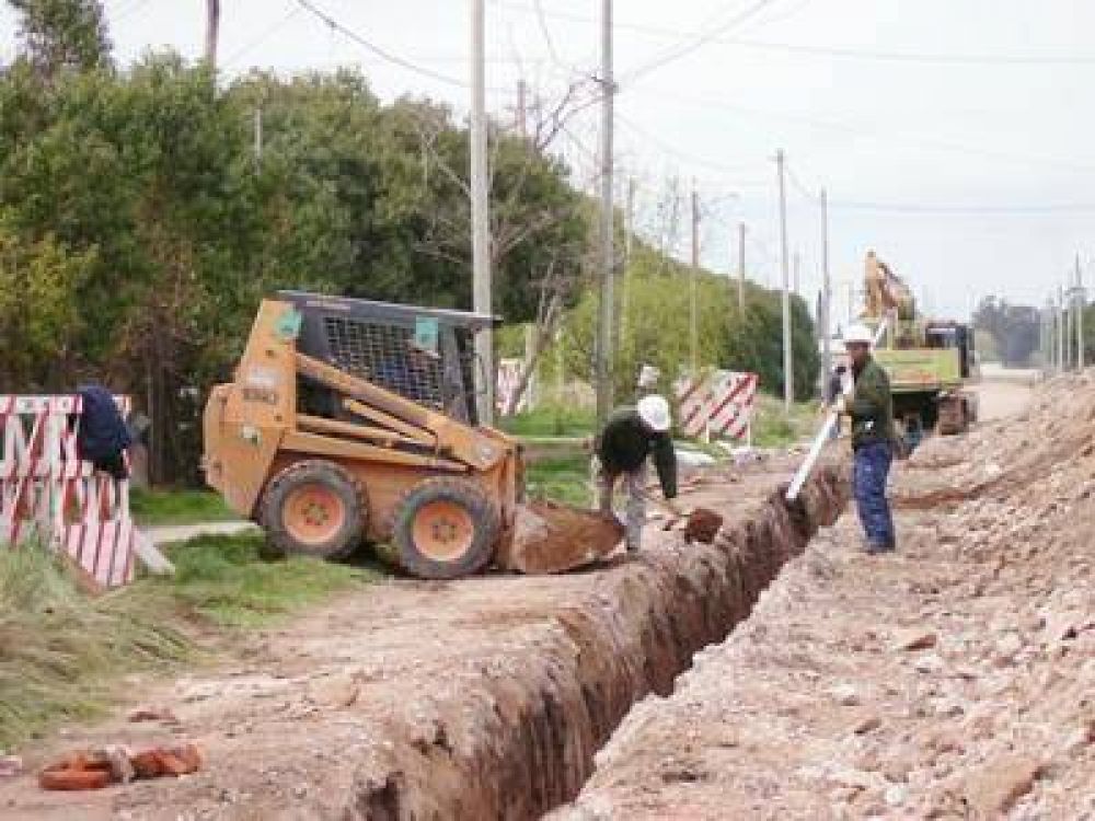 Ejecutivo y legislativo recorrieron obras de cloacas