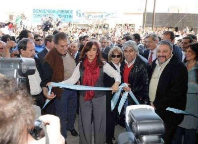 Cristina dice que espera a Sapag para firmar