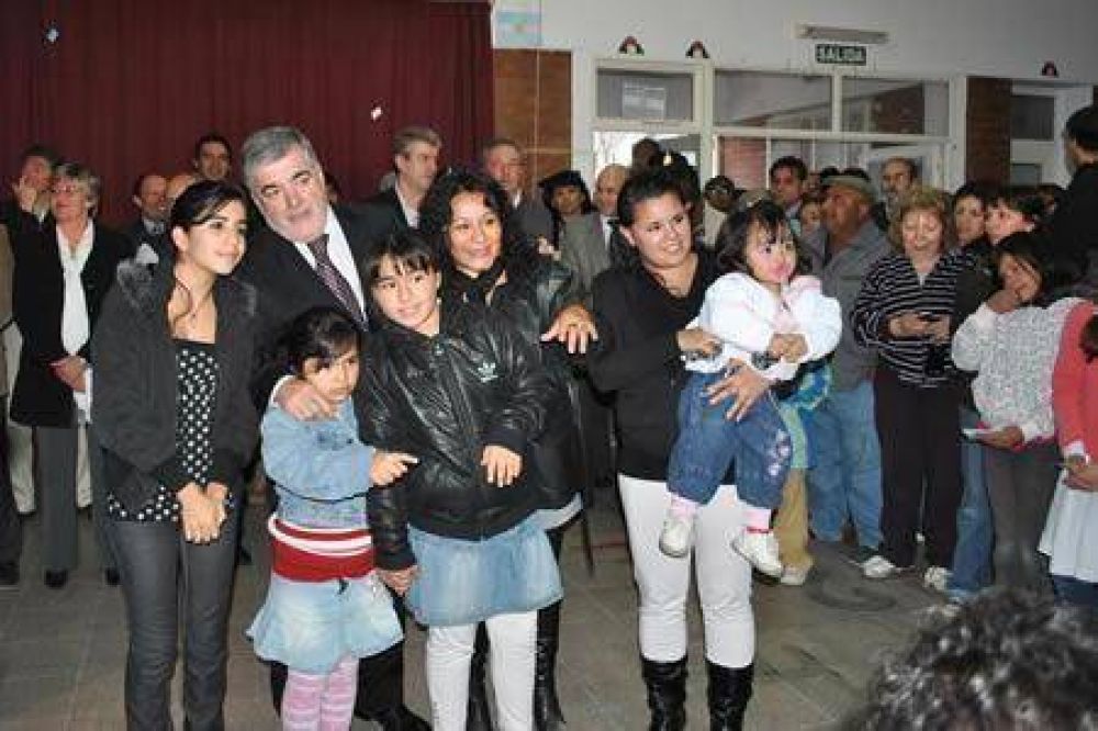 Das Neves destac� el crecimiento en soluciones habitacionales de la provincia