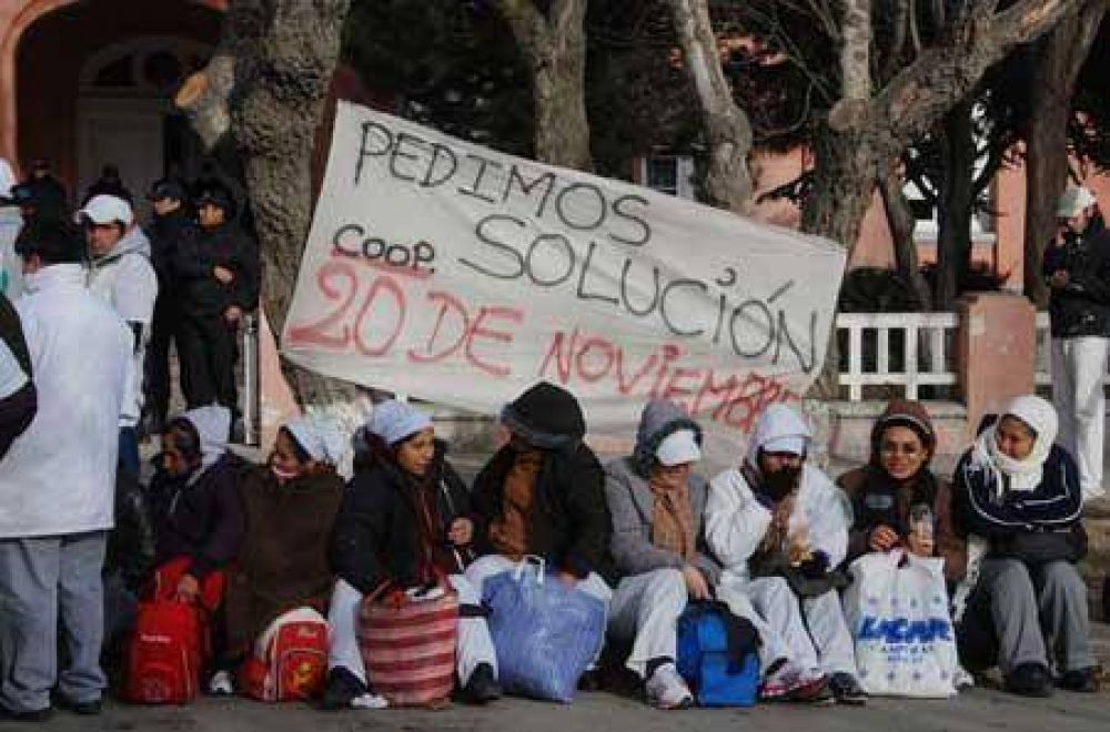  Marineros no salen a pescar y protestan. Los fileteros no tienen materia prima y est�n alerta
