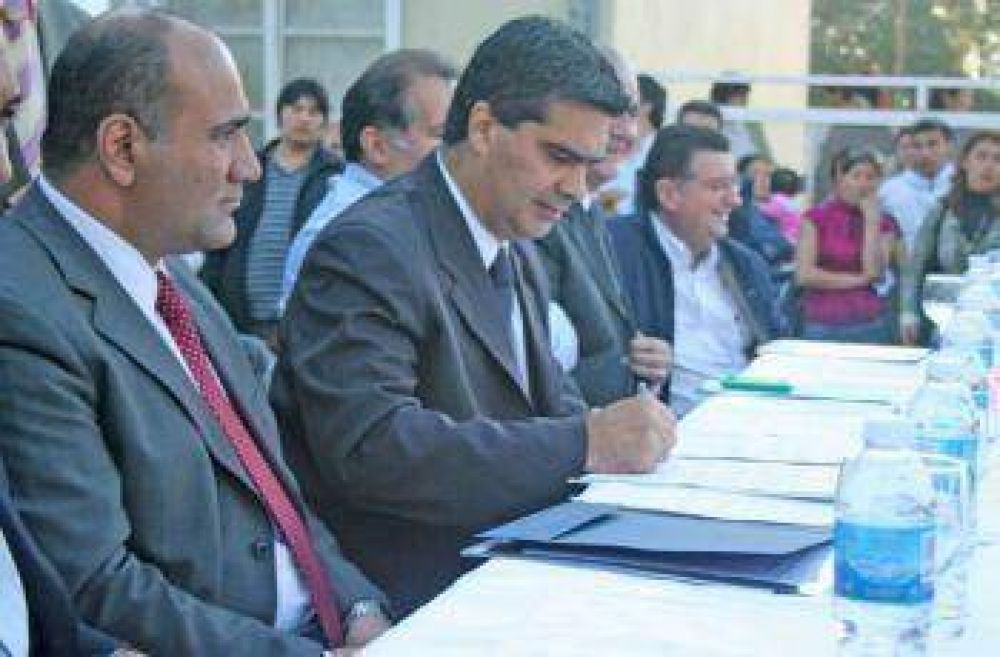 Manzur y Capitanich firmaron convenios para la construcci�n de hospitales y la optimizaci�n del servicio de Salud 