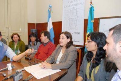 CONFERENCIA DE PRENSA DE ROSSO �Ahora pretenden gobernar a trav�s de los sindicatos�