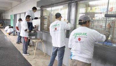 Realizaron jornada solidaria de trabajo en la Escuela T�cnica N� 5