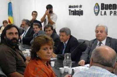 Docentes piden a Scioli "racionalidad" y que reabra las paritarias