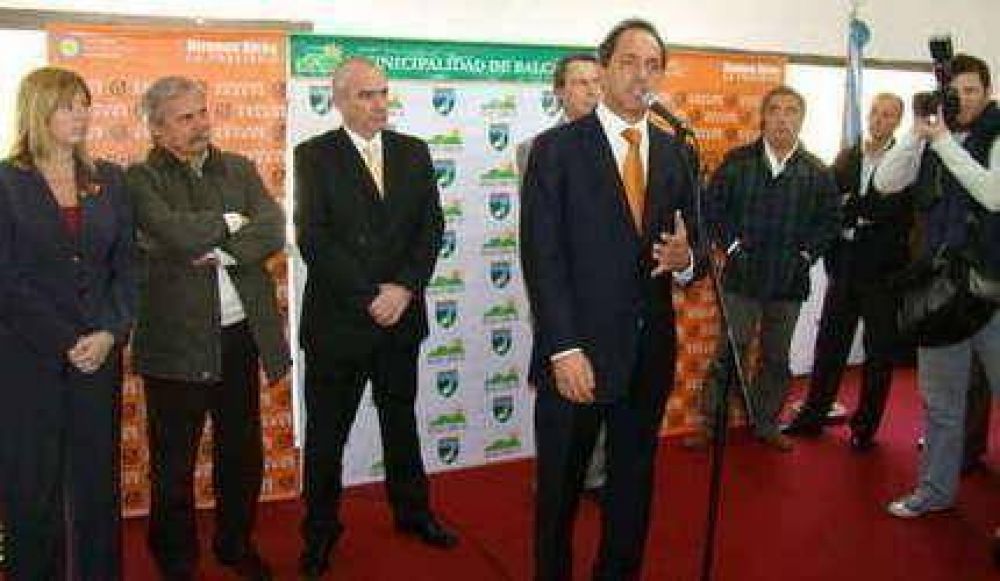 Scioli presidi� la apertura de sobres de la obra del aut�dromo e inaugur� la DDI