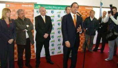 Scioli presidi� la apertura de sobres de la obra del aut�dromo e inaugur� la DDI