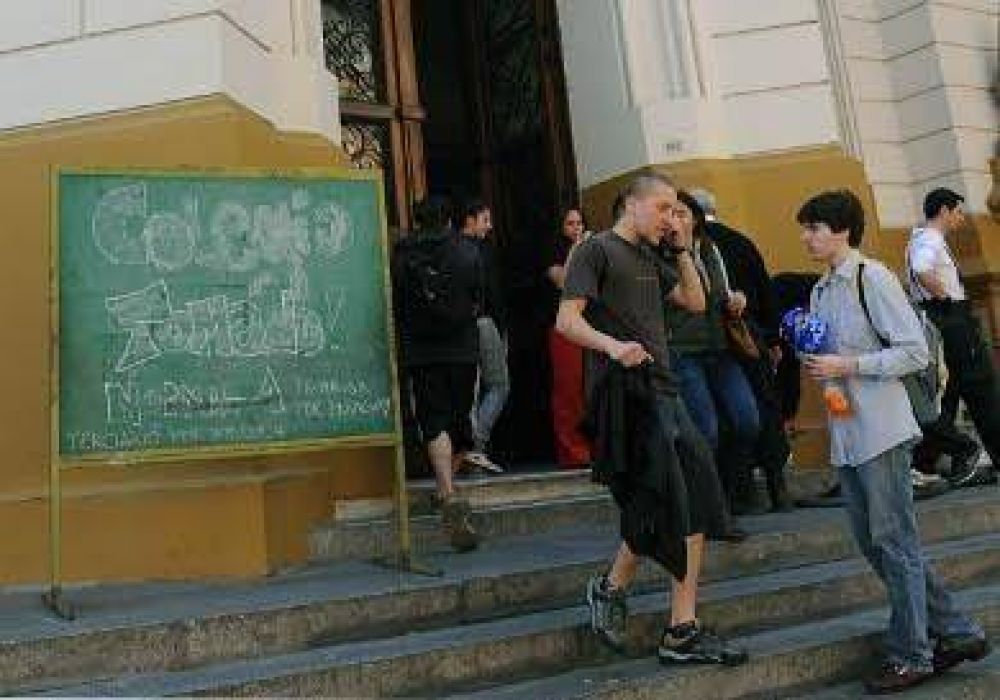 Contin�a el conflicto en las escuelas porte�as