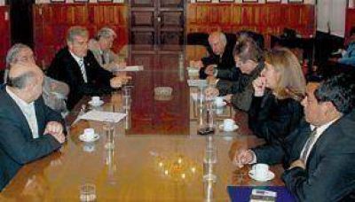 Invitar�n a Manzur y a Meyer al Parlamento del NOA en Salta