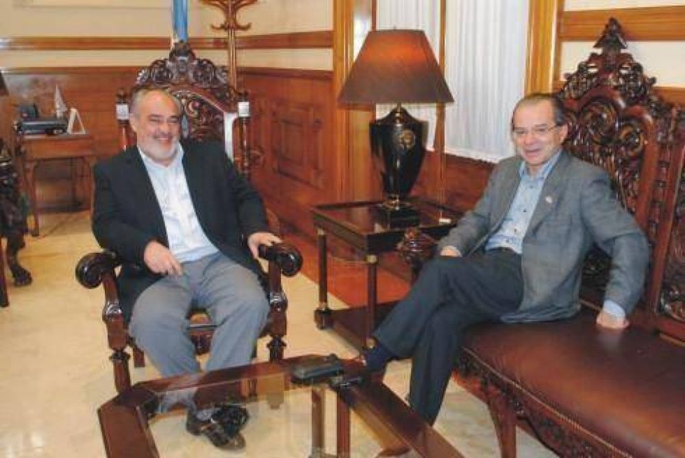 El gobernador Colombi recibi� al intendente de S�enz Pe�a 