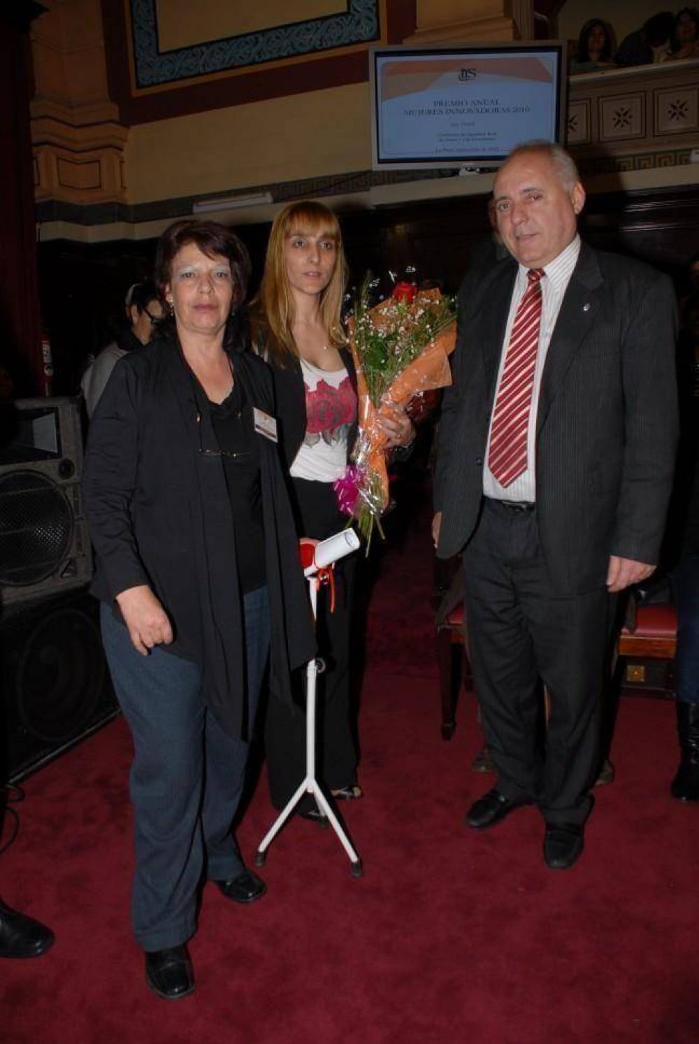 Presidente Pern - SILVIA BIANCO FUE DISTINGUIDA POR EL SENADO BONAERENSE