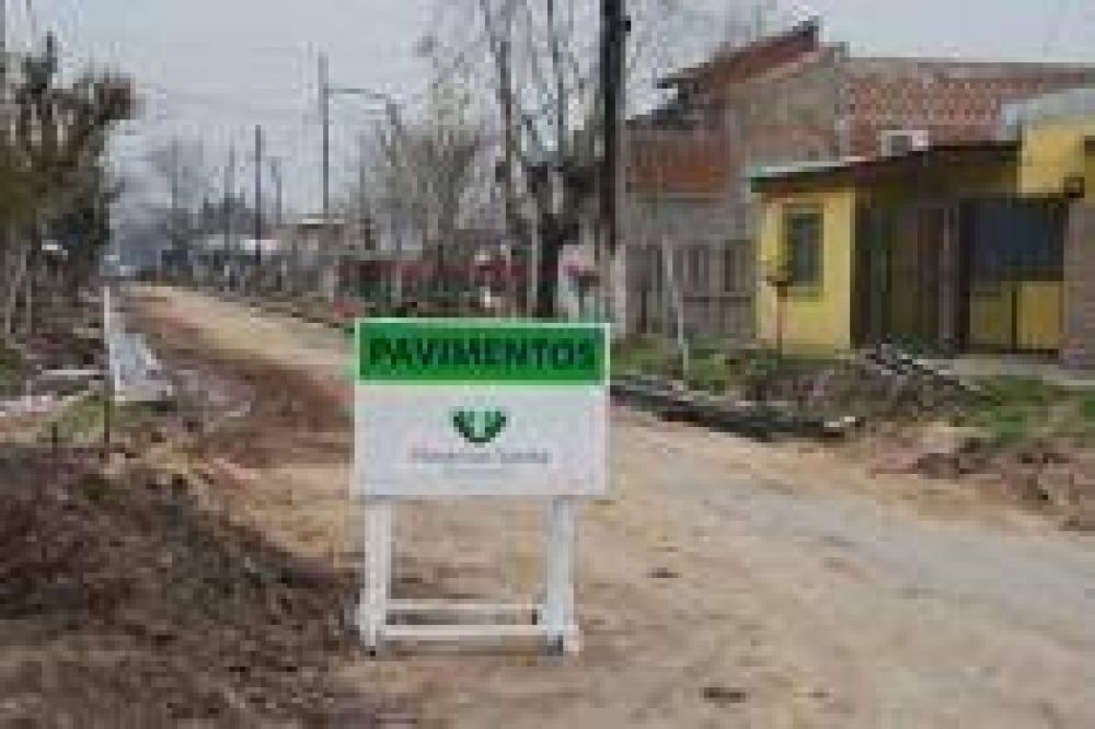 Contin�an tareas de pavimentaci�n y tendido de agua en Florencio Varela