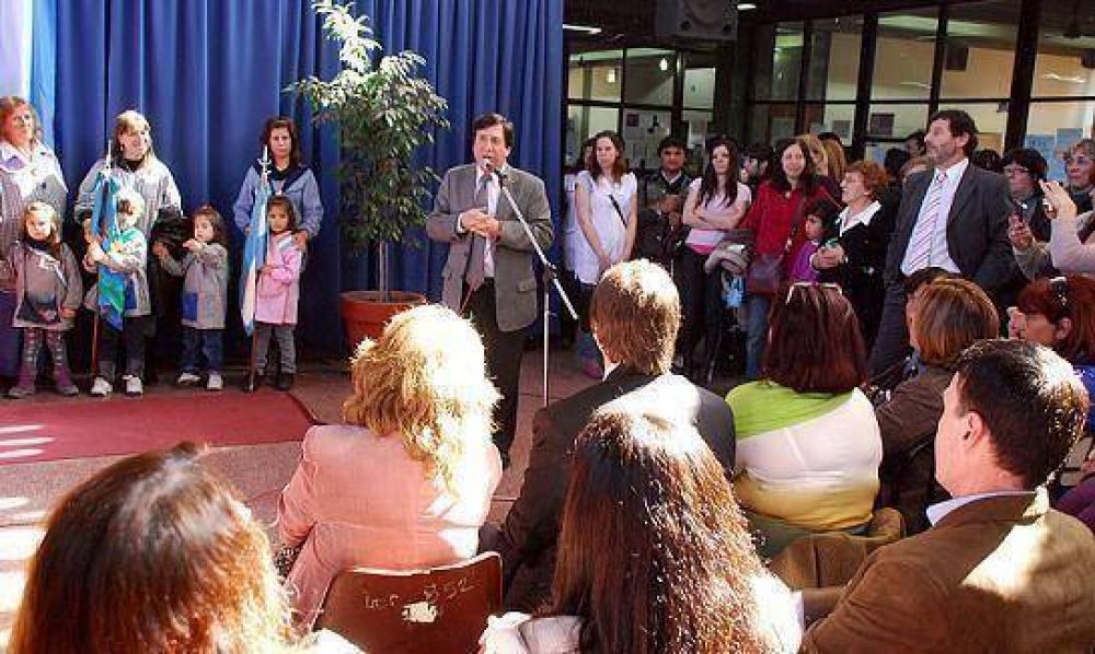 EL INTENDENTE DAR�O D�AZ P�REZ ASISTI� A LA APERTURA DE LA FERIA DE CIENCIAS AVELONUS 2010