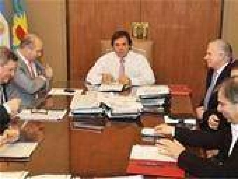 Alberto P�rez, Alvarez de Olivera y Oporto con la Comisi�n Provincial por la Memoria