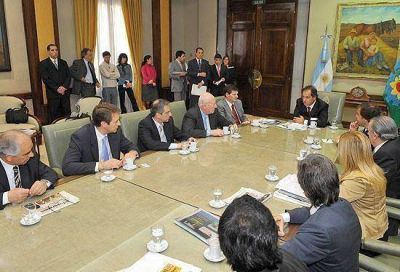 La Provincia otorg� 500.000 pesos para la construcci�n de 40 viviendas en el barrio Pickelado 