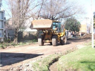 Obras p�blicas en barrio La Esperanza  Comenz� la obra de repavimentaci�n de la calle Dasso