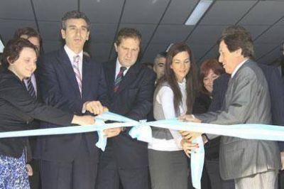 Randazzo y D�az P�rez inauguraron el Centro de Documentaci�n r�pida en Lan�s