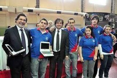 El ministro de Educaci�n de la Naci�n entreg� computadoras Publicado por Administrador