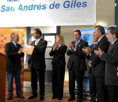 Scioli inaugur� una planta de reciclado en San Andr�s de Giles
