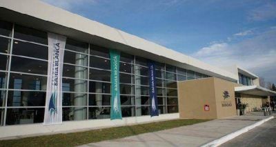 "Aeropuerto Bah�a Blanca ten�a la obligaci�n de presentarse a la licitaci�n del estacionamiento" 