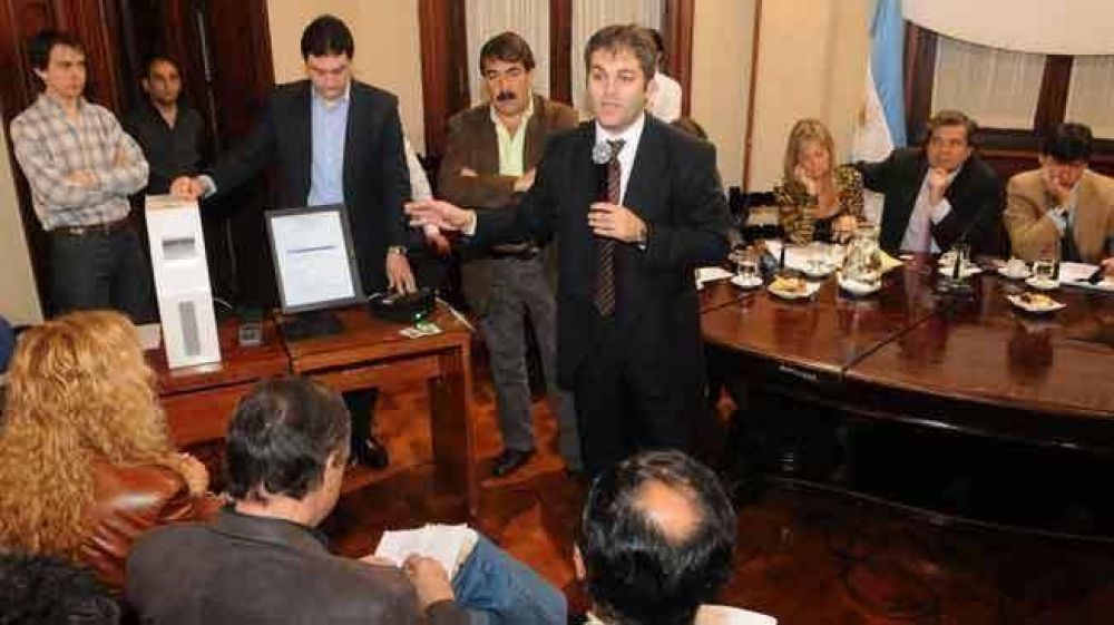 Expuso Indra, pero el PJ niega favoritismos