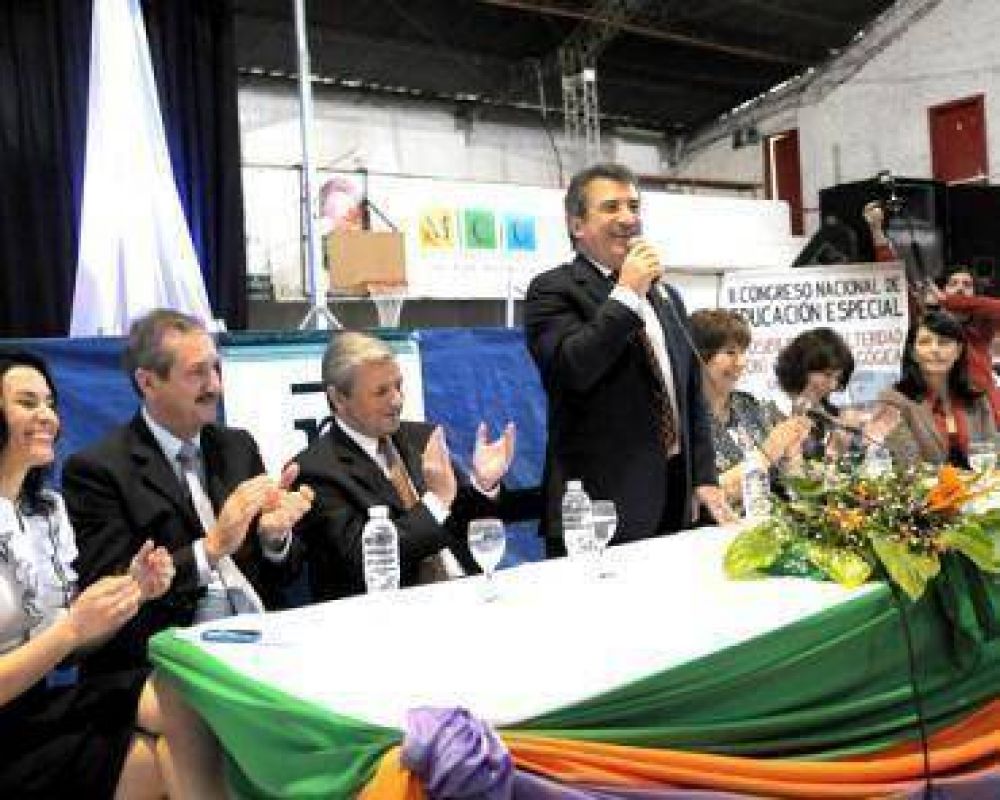 Urribarri en el Congreso de Educaci�n Especial