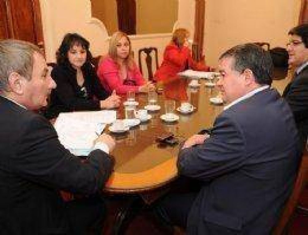 Nuevos miembros y nueva crisis para una comisi�n