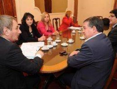Nuevos miembros y nueva crisis para una comisi�n