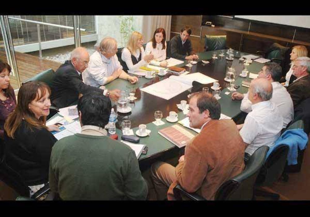 Provincia ratific� el Bioce�nico por Pino Hachado