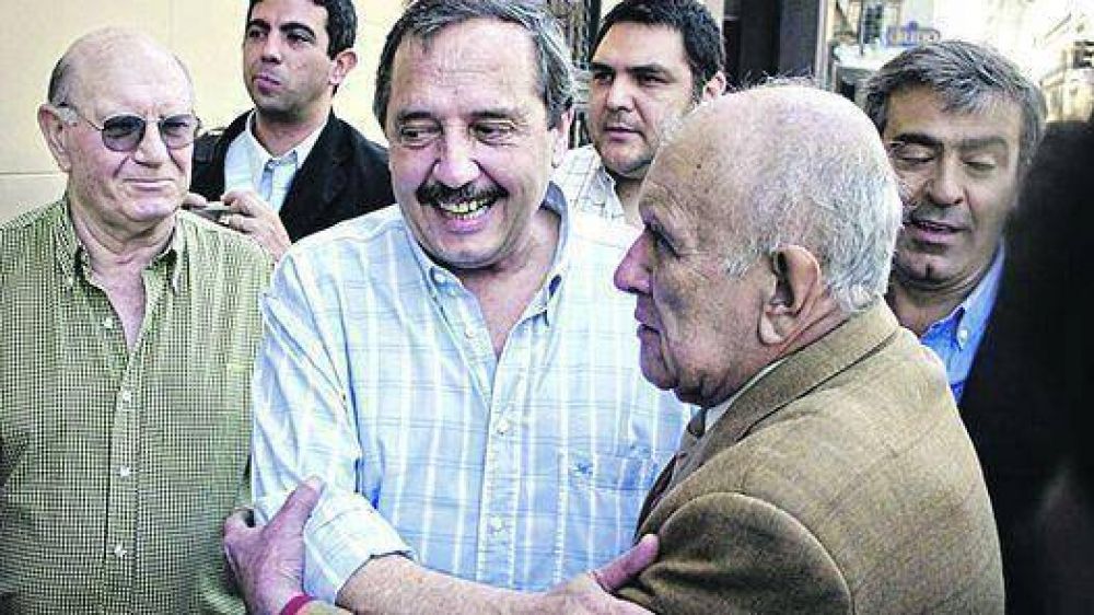  Diferencias entre Cobos y Alfons�n sobre un posible acuerdo con De Narv�ez