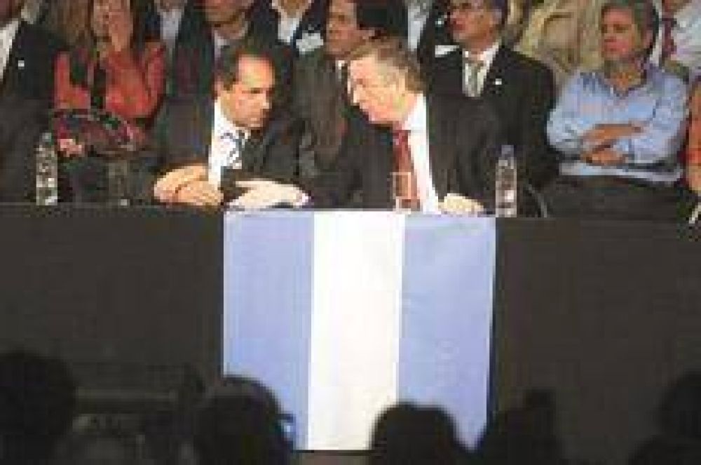 La cuesti�n de las manos atadas