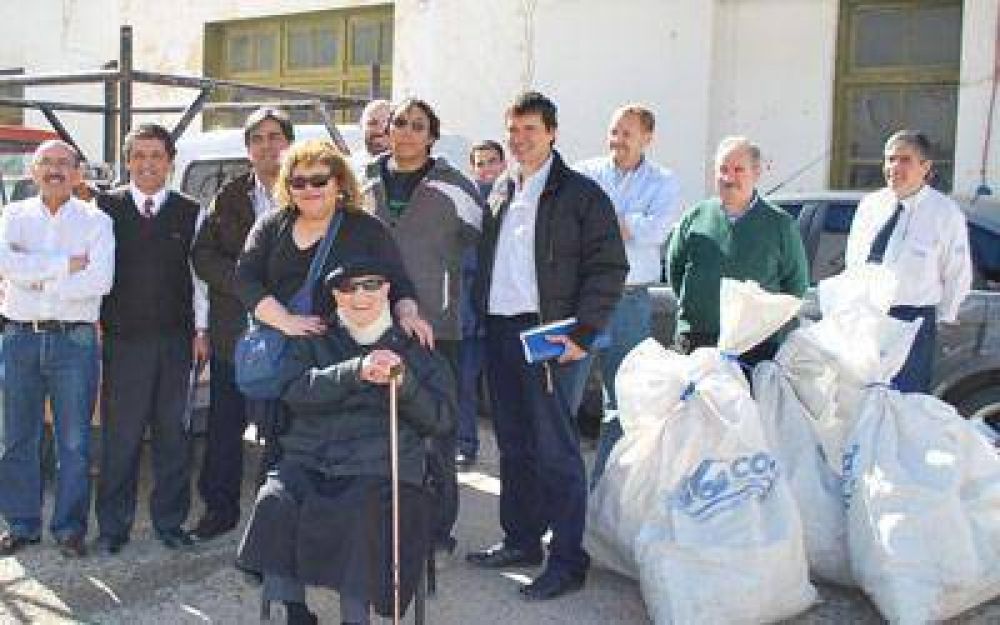 Trabajadores del Correo trajeron cuatro toneladas de donativos para la ciudad