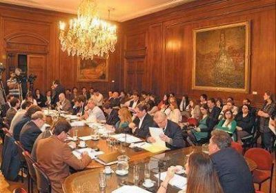 Escuchas ilegales en la Legislatura: los fiscales de Mauricio