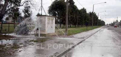 Limpian un pozo para conectarlo al servicio de red de agua