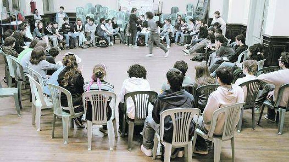 La soluci�n no aparece y la crisis educativa arranca su segundo mes