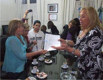 En el Despacho Municipal  Intendente Giroldi se reuni� con las autoras del libro �Nosotras, presas pol�ticas�