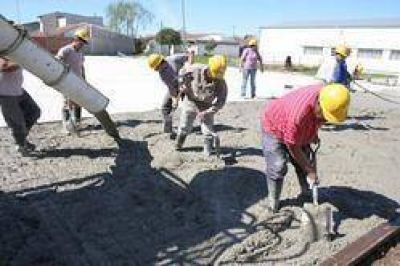 El Municipio avanza en la construcci�n del Play�n Polideportivo del CIC del Barrio Lubo- Obra ejecutada por la Cooperativa de Trabajo Renacer