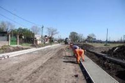 Con una inversi�n de 805.000 pesos Finalizaron la pavimentaci�n de 7 cuadras en Villa Hudson