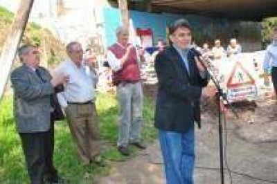 Ayer empezaron a trabajar Comenz� nueva obra de agua potable para la Ribera