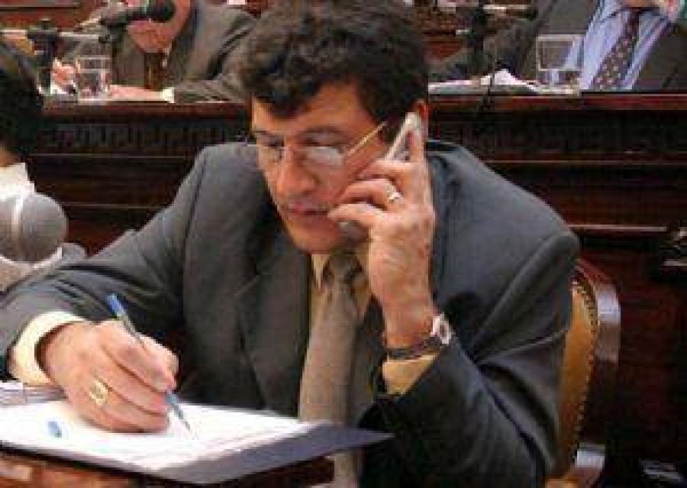 Un senador radical se inscribi� para tener una casa del IPV