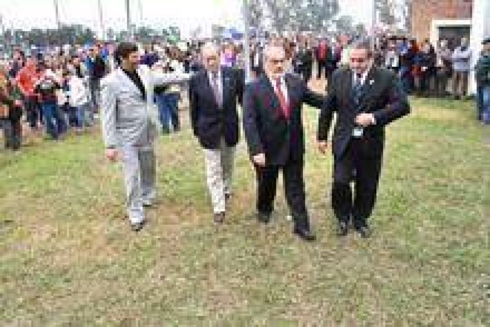 Colombi a los K: "Est�n frenando inversiones por $150 millones"
