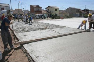 Obra ejecutada por la Cooperativa de Trabajo Renacer  El Municipio avanza en la construcci�n del Play�n Polideportivo del CIC del Barrio Lubo