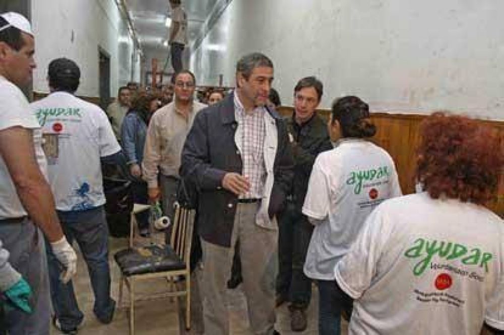 Jornada Solidaria en la Escuela N� 10 de Avellaneda