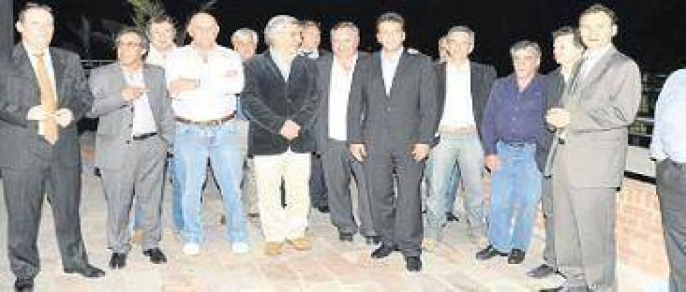 Seg�n Bruera, "el l�mite es Kirchner" para el grupo de intendentes d�scolos
