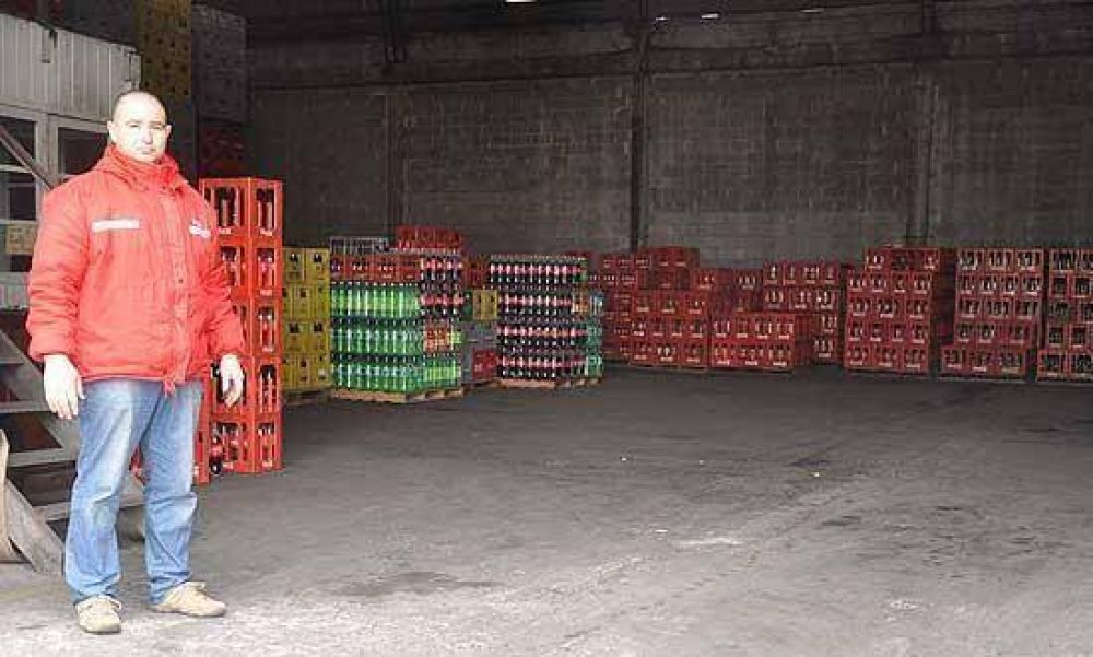 Los empleados de Coca Cola esperan la reuni�n conciliatoria